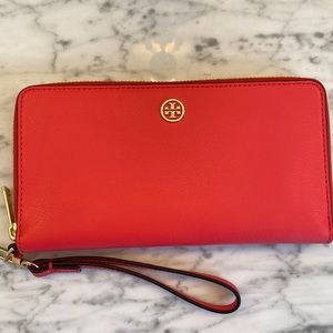 Tory Burch Robinson zip continental wallet with wristlet